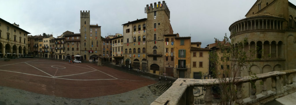 Arezzo-piazza-grande