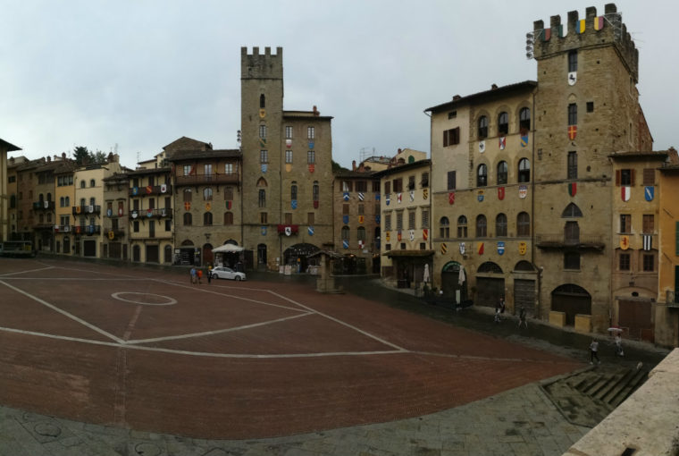 Arezzo-piazza-grande